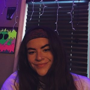 Meet your Posher, Chloe